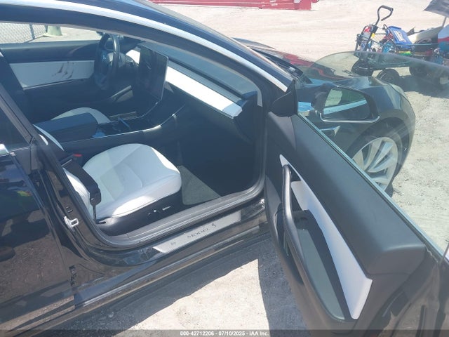 2019 TESLA MODEL 3 5YJ3E1EB8KF393295 Photo 4