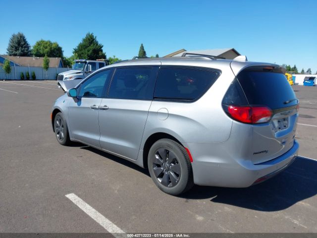 2020 CHRYSLER PACIFICA HYBRID 2C4RC1N73LR287662 Photo 2