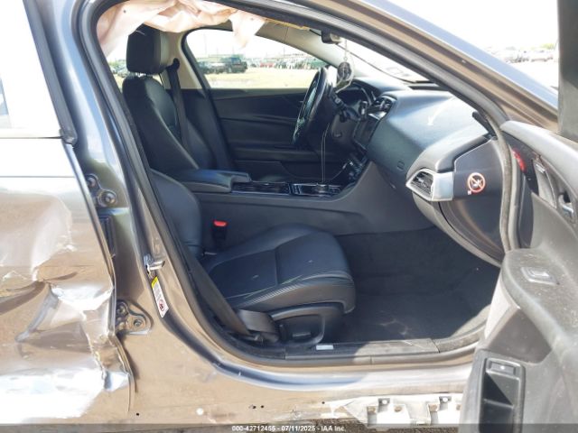 2017 JAGUAR XE SAJAD4BG3HA947342 Photo 4