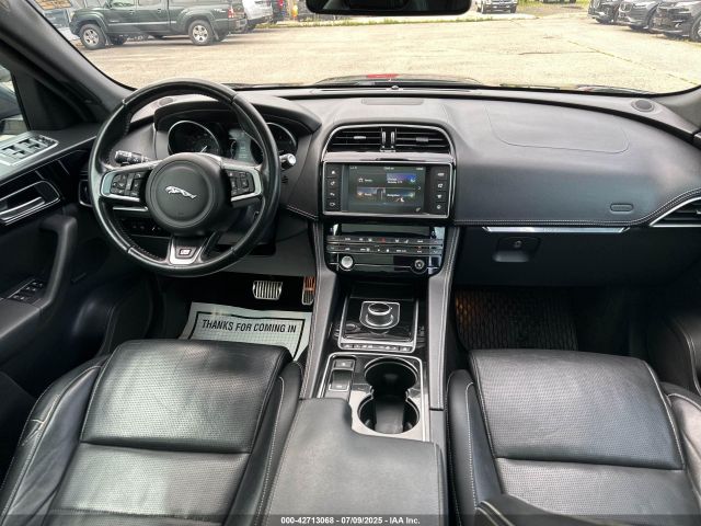 2017 JAGUAR F-PACE SADCL2BN8HA088315 Photo 5