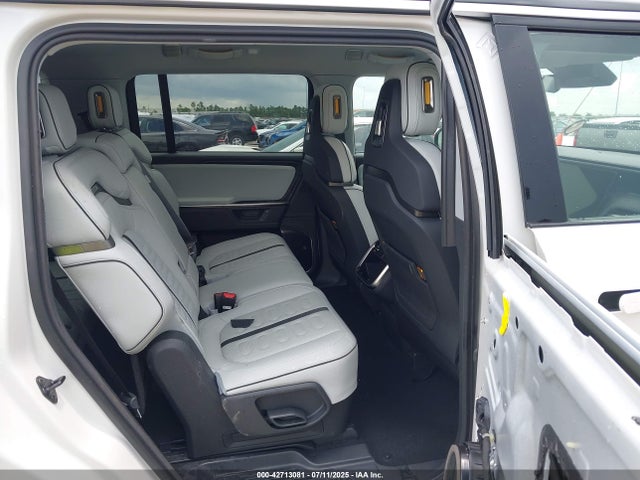 7PDSGBBA4SN057418 Rivian R1s