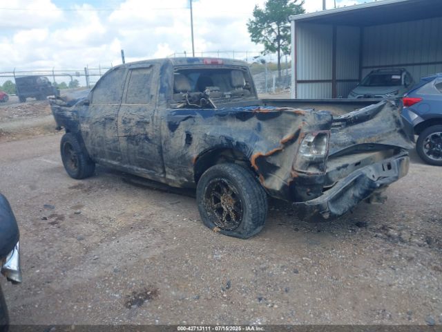 2018 RAM 1500 1C6RR6FG3JS100708 Photo 2
