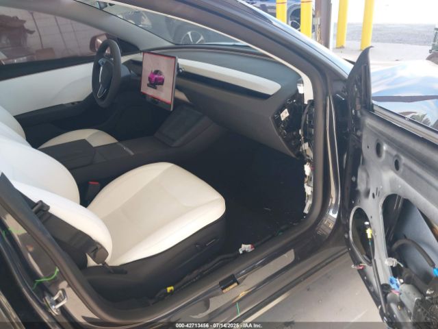 2025 TESLA MODEL 3 5YJ3E1EA6SF990792 Photo 4