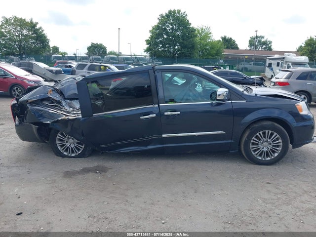 2C4RC1CG0ER232429 Chrysler Town and Country