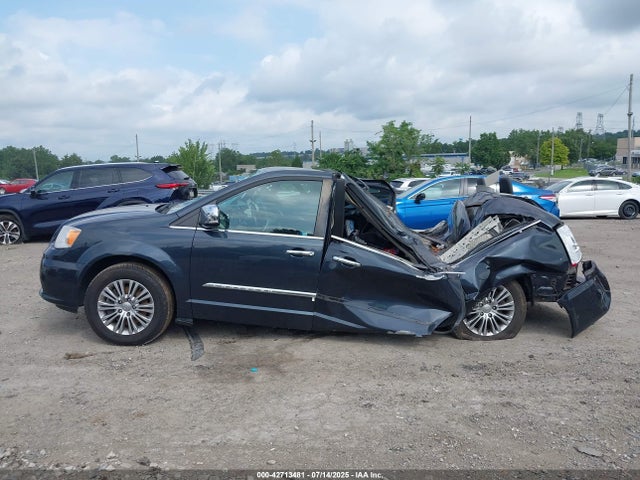 2C4RC1CG0ER232429 Chrysler Town and Country