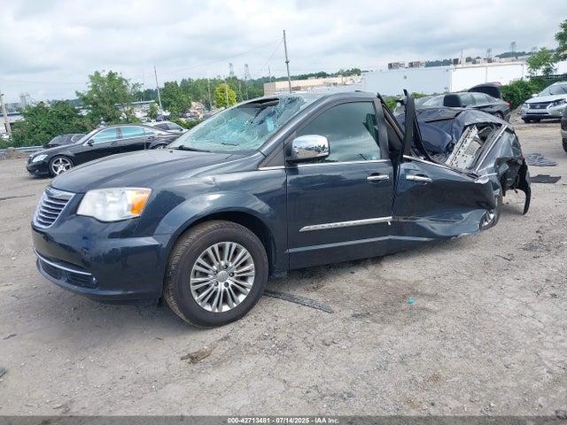 2C4RC1CG0ER232429 Chrysler Town and Country