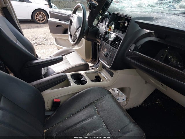 2C4RC1CG0ER232429 Chrysler Town and Country