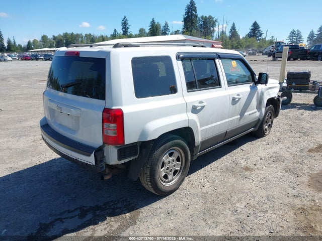 1C4NJPBA0HD114943 Jeep 2017
