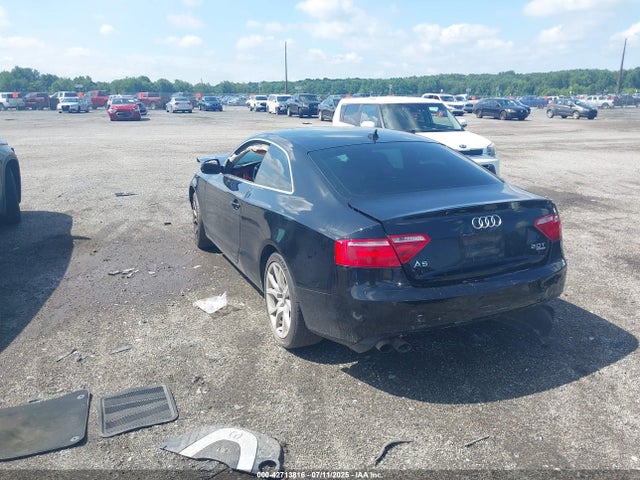 2011 AUDI A5 WAUCFAFR1BA043585 Photo 2