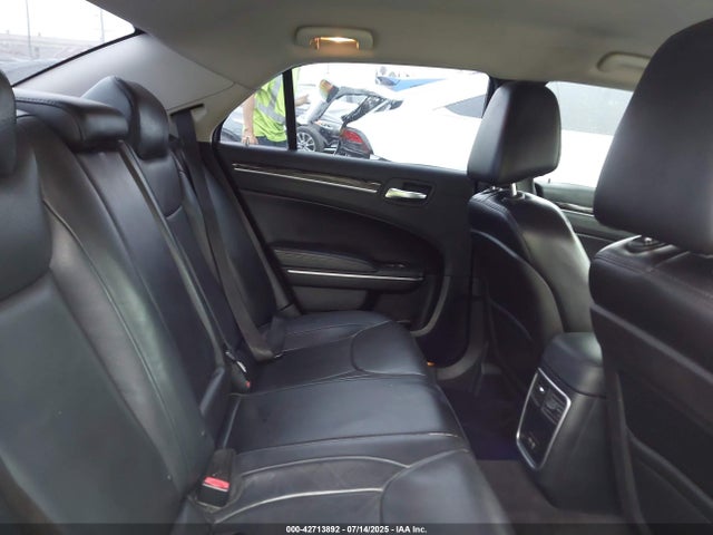 2C3CCAAG3FH802122 Chrysler 300