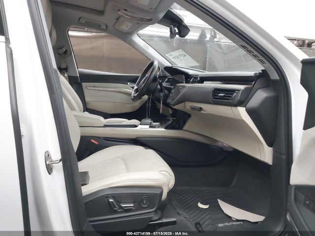 2019 AUDI E-TRON WA1VAAGE9KB011042 Photo 4