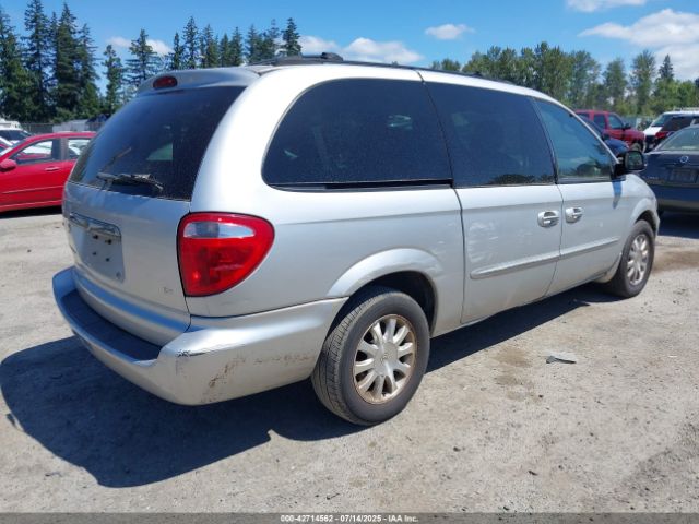 2003 CHRYSLER TOWN & COUNTRY 2C4GP74L03R224824 Photo 3