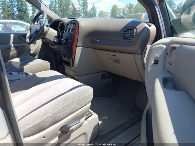 2003 CHRYSLER TOWN & COUNTRY 2C4GP74L03R224824 Photo 4