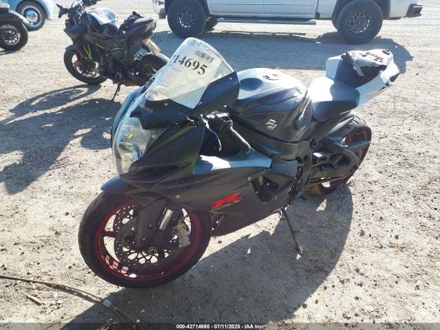 JS1GN7FAXH2100884 Suzuki N738-