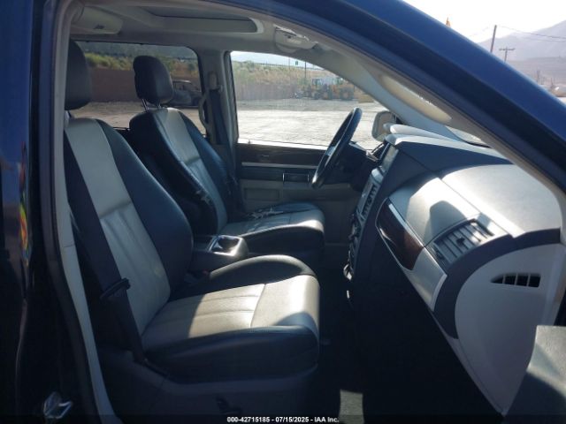2010 CHRYSLER TOWN & COUNTRY 2A4RR8DXXAR321550 Photo 4
