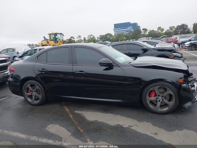 Alfa Romeo giulia (952) 2018 ZARFAEBN9J7581610 Image 13