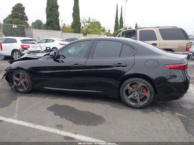 Alfa Romeo giulia (952) 2018 ZARFAEBN9J7581610 Image 14