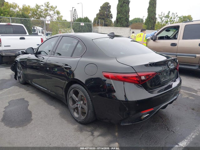 Alfa Romeo giulia (952) 2018 ZARFAEBN9J7581610 Image 3