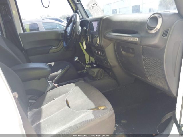 2015 JEEP WRANGLER UNLIMITED 1C4BJWDG1FL666131 Photo 4