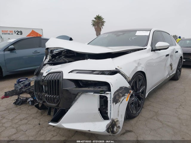 BMW 2024 2024 WBA23EH00RCS81677 Image 2