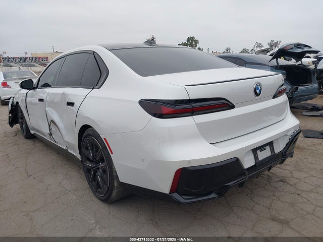 BMW 2024 2024 WBA23EH00RCS81677 Image 3