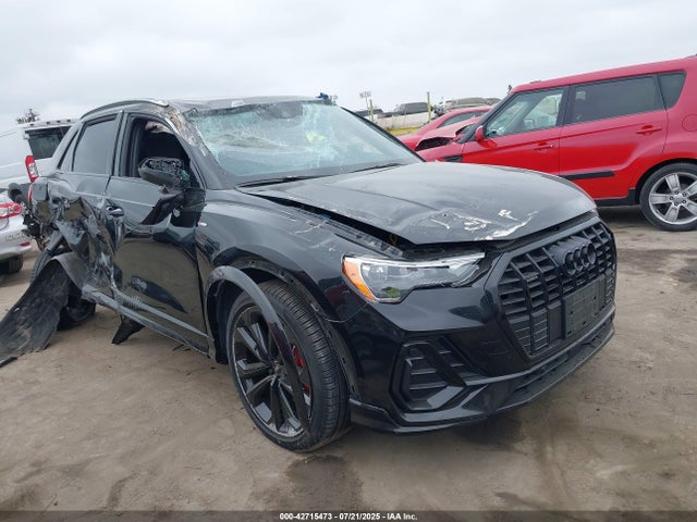 2021 AUDI Q3 WA1DECF37M1076315 Photo 0