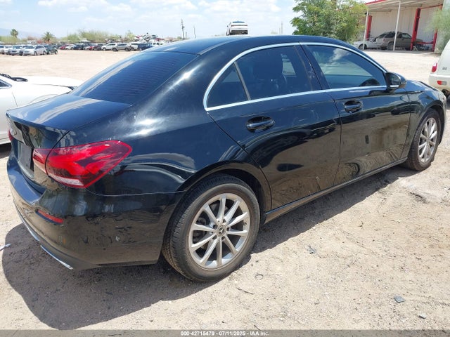 W1K3G4EB1MJ275800 Mercedes-Benz m260