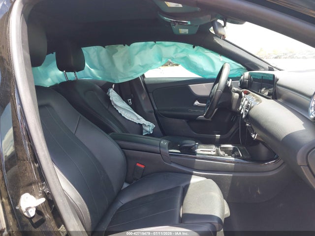 W1K3G4EB1MJ275800 Mercedes-Benz m260
