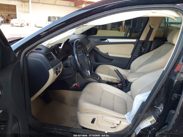 3VWD17AJ4EM361960 Volkswagen Jetta