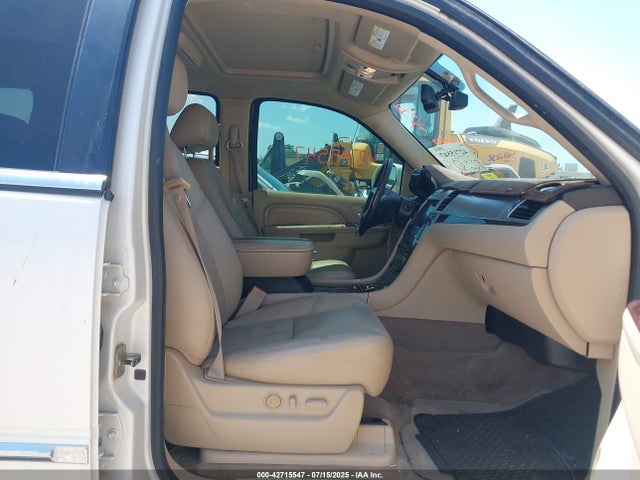 2011 CADILLAC ESCALADE 1GYS4BEF5BR260540 Photo 4
