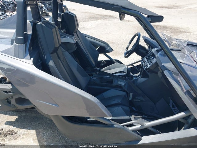 57XAASFA5G5108423 Polaris Slingshot