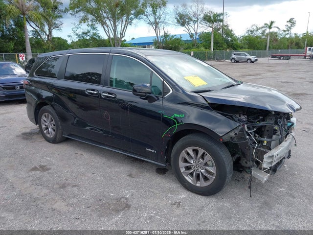 Auction sale of the 2021 Toyota Sienna Xle, vin: 5TDYRKEC8MS038683, lot number: 42716281