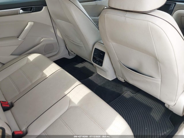 1VWGT7A34HC068865 Volkswagen 1.8 tsi