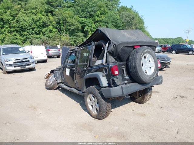 2013 JEEP WRANGLER UNLIMITED 1C4BJWDG7DL654577 Photo 2