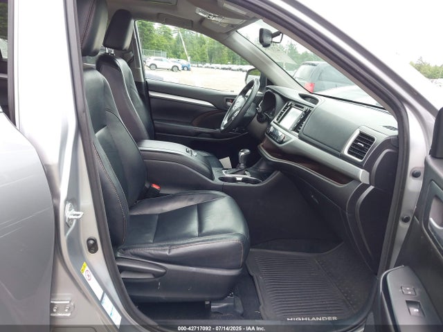 Toyota 2gr-fe 2016 5TDJKRFH0GS328798 Image 5