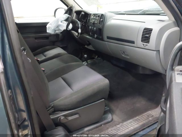 2011 CHEVROLET SILVERADO 1500 1GCRKREA8BZ268901 Photo 4