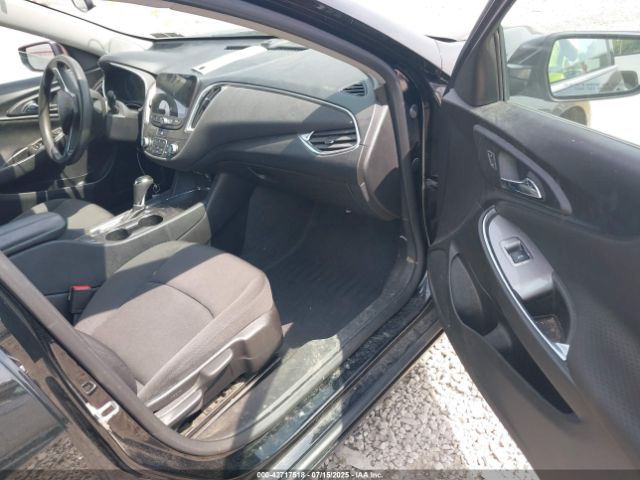 2019 CHEVROLET MALIBU 1G1ZD5ST7KF116059 Photo 4