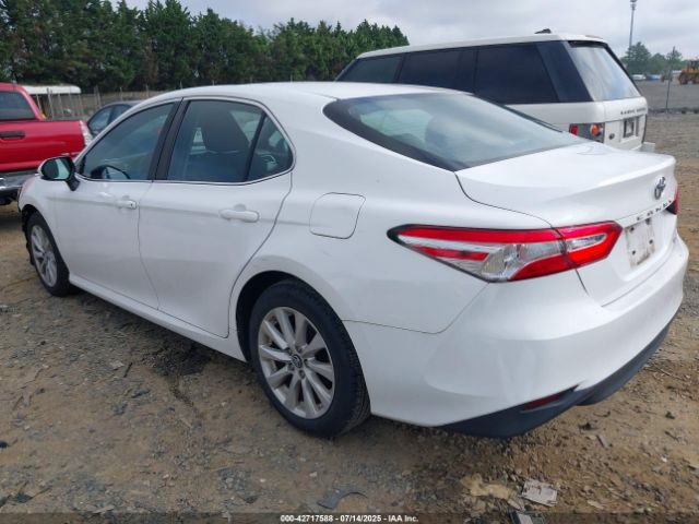 2018 TOYOTA CAMRY 4T1B11HK4JU090941 Photo 2