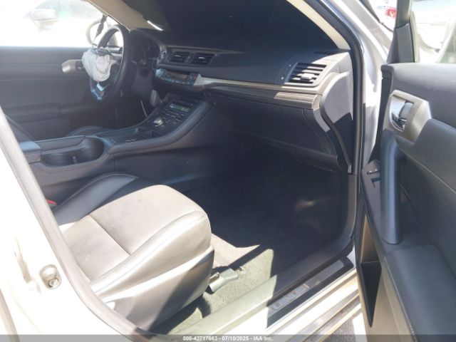 2016 LEXUS CT 200H JTHKD5BH4G2273355 Photo 4