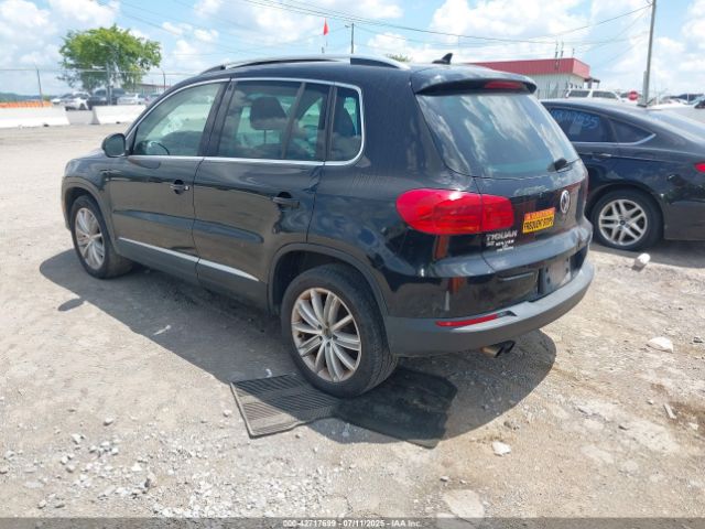 2016 VOLKSWAGEN TIGUAN WVGAV7AX7GW576634 Photo 2