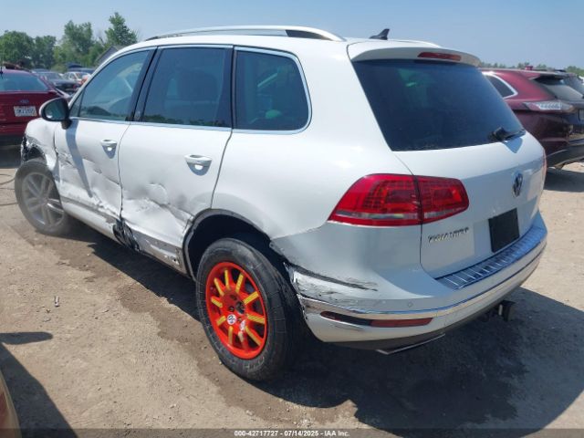 2016 VOLKSWAGEN TOUAREG WVGEF9BP6GD006015 Photo 2