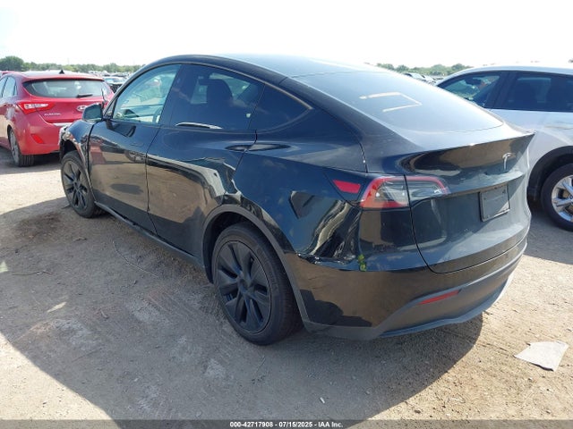 2025 TESLA MODEL Y 7SAYGDEDXSA347101 Photo 2