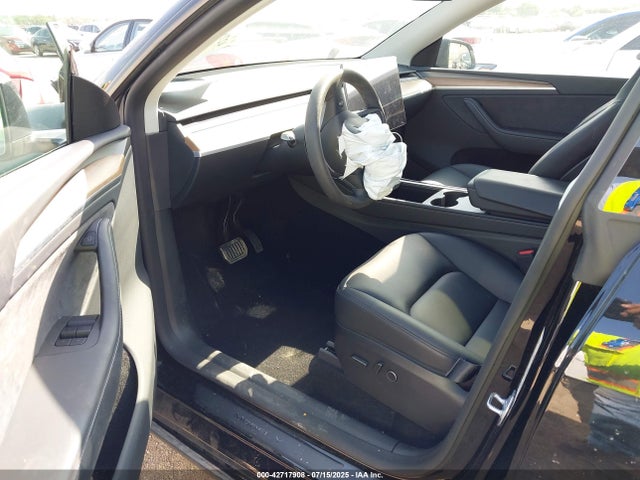 2025 TESLA MODEL Y 7SAYGDEDXSA347101 Photo 4