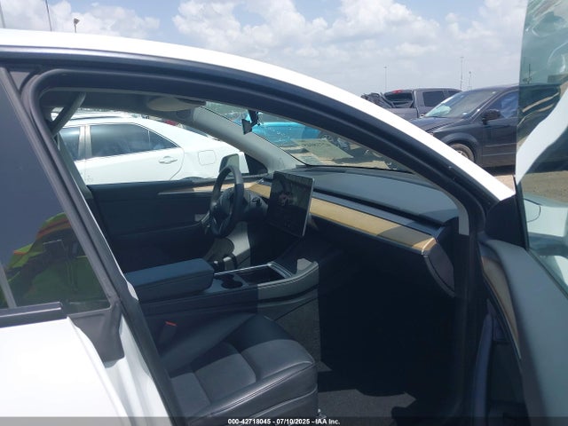 2023 TESLA MODEL Y 7SAYGDEE8PA044303 Photo 4