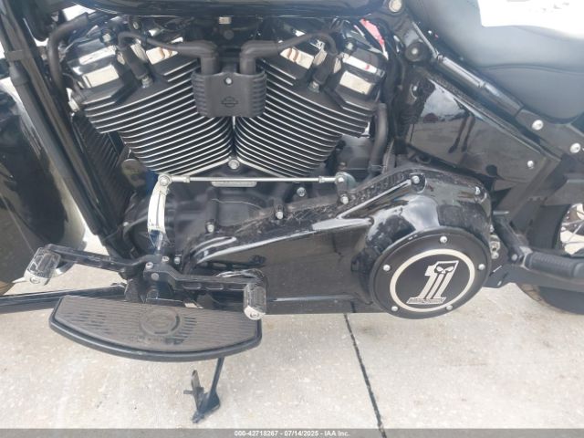 2018 HARLEY-DAVIDSON FLHC 1HD1YAJ11JC082006 Photo 8