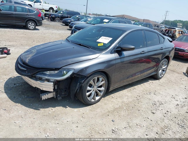 Chrysler 200 2015 1C3CCCDGXFN703327 Image 2