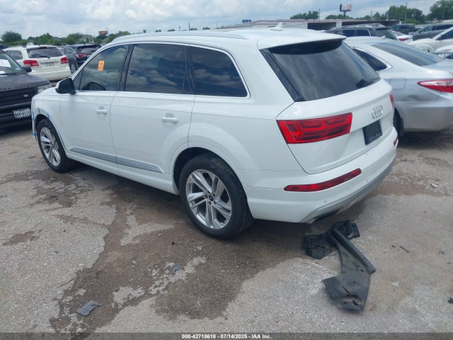 2019 AUDI Q7 WA1LAAF70KD043683 Photo 2