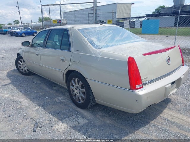 2011 CADILLAC DTS 1G6KH5E67BU117181 Photo 2