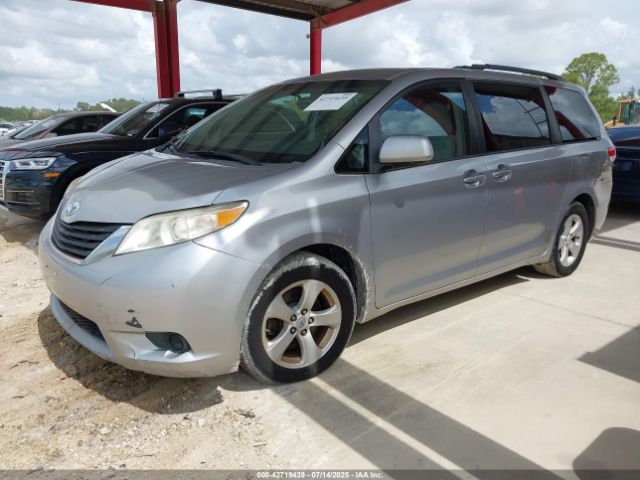 2011 TOYOTA SIENNA 5TDKK3DC5BS011438 Photo 1