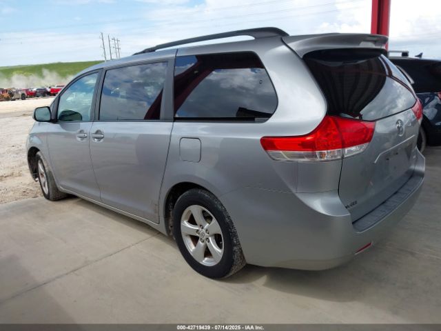 2011 TOYOTA SIENNA 5TDKK3DC5BS011438 Photo 2